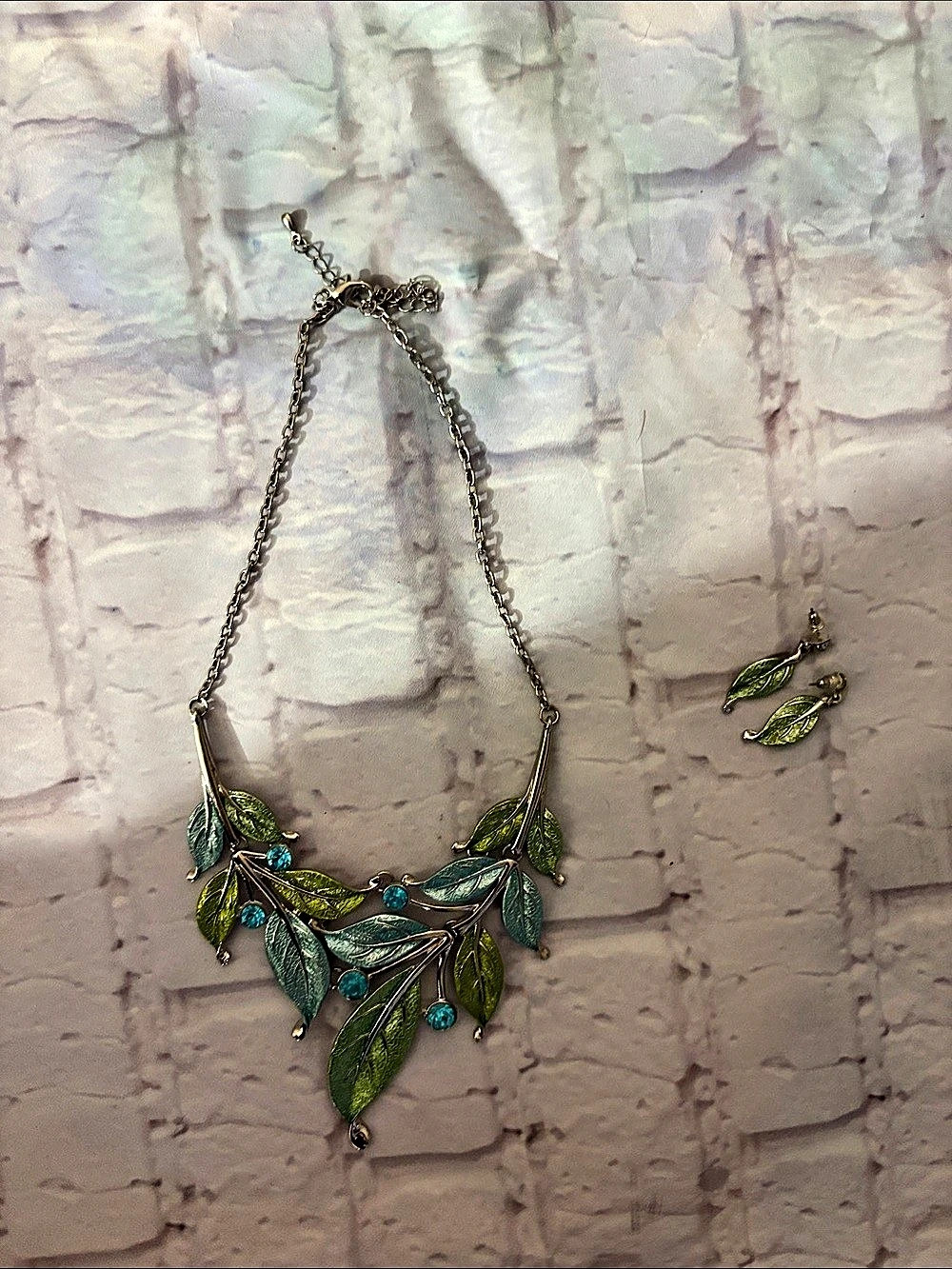 Leaf Pendant Necklace & Earrings in Green & Blue